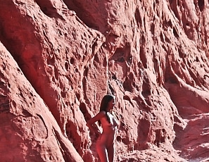 SofieMarieXXX/SM_Red_Rocks_Crevase_Study_Nude